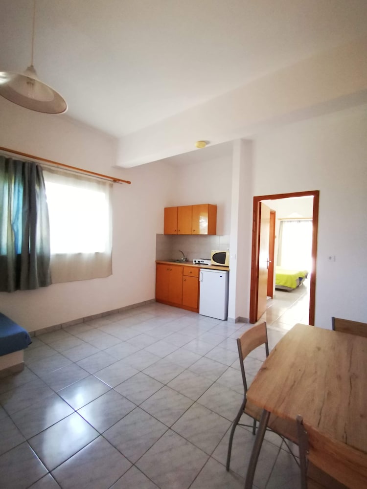 Aspro Spiti — Hotel rooms in Tigaki, South Aegean