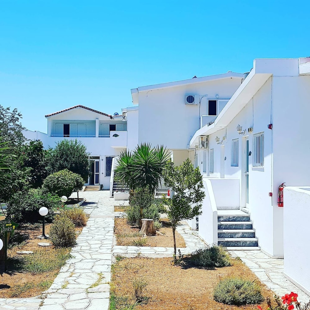 Aspro Spiti — Hotel building in Tigaki, South Aegean
