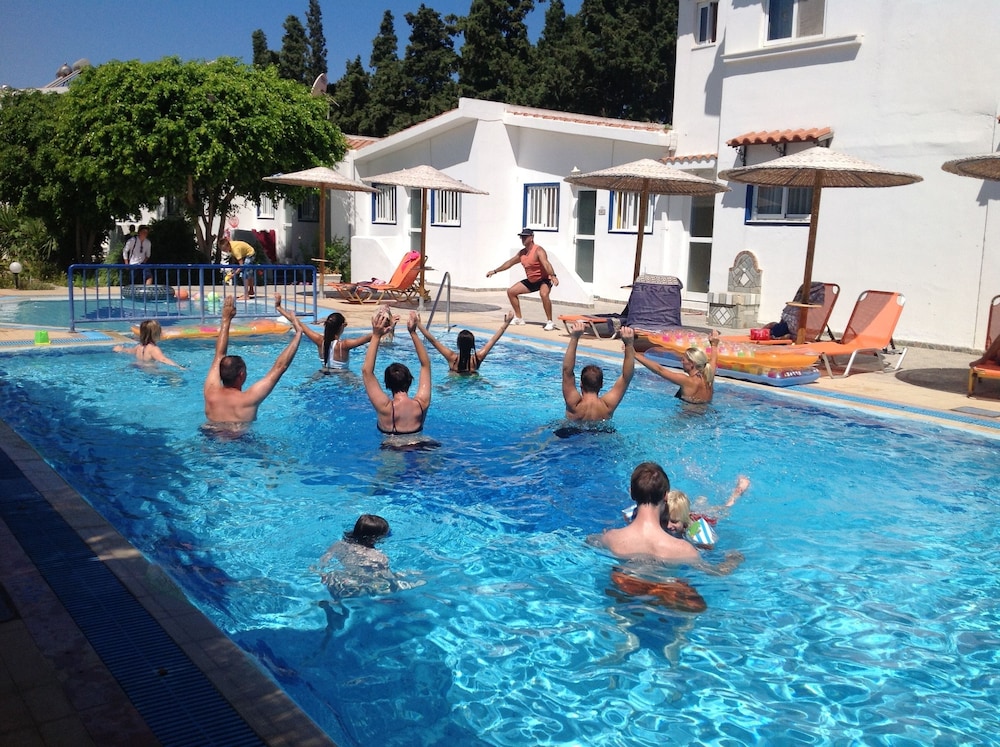 Aspro Spiti — Swimming pool in Tigaki, South Aegean