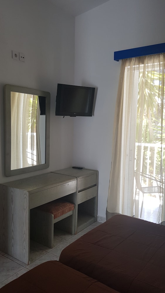 Aspro Spiti — Hotel rooms in Tigaki, South Aegean