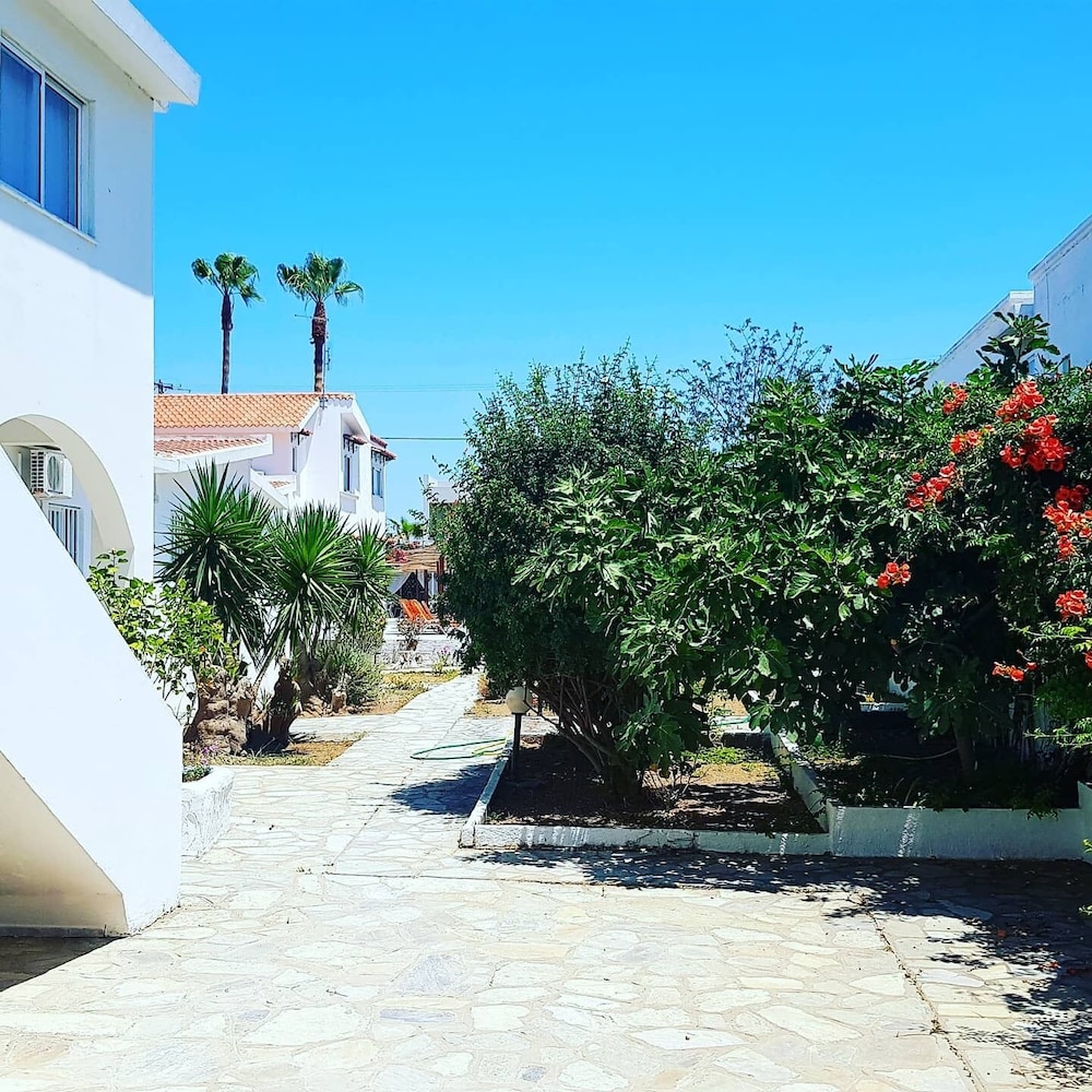 Aspro Spiti — Hotel building in Tigaki, South Aegean