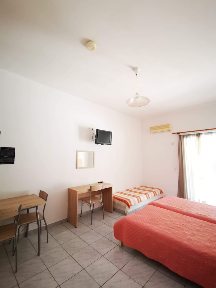 Aspro Spiti — Hotel rooms in Tigaki, South Aegean