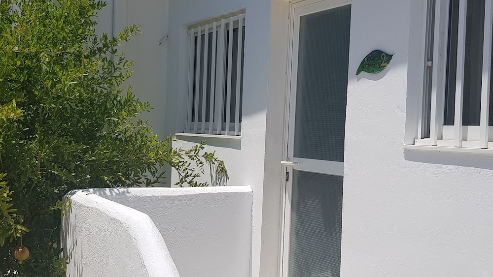 Aspro Spiti — Hotel building in Tigaki, South Aegean
