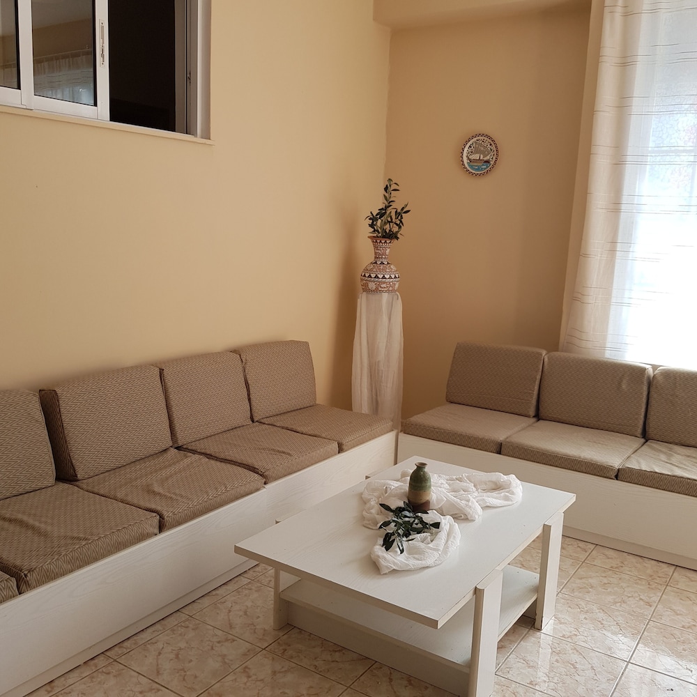 Aspro Spiti — Hotel rooms in Tigaki, South Aegean