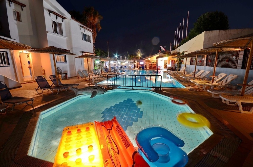 Aspro Spiti — Swimming pool in Tigaki, South Aegean