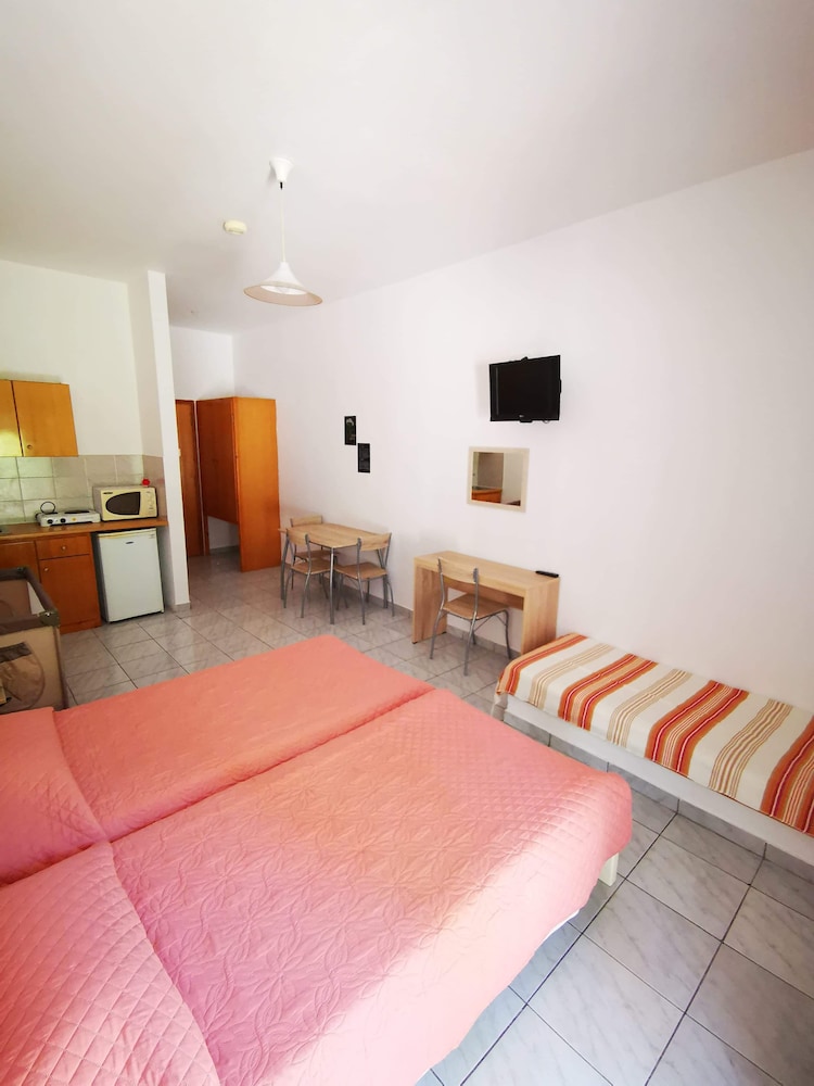 Aspro Spiti — Hotel rooms in Tigaki, South Aegean