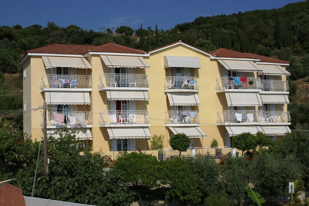 Oskars Studios & Apartments — Hotel building in Lassi, Ionian Islands