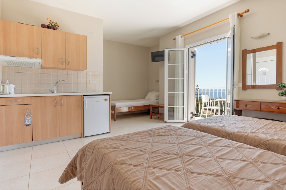 Oskars Studios & Apartments — Hotel rooms in Lassi, Ionian Islands