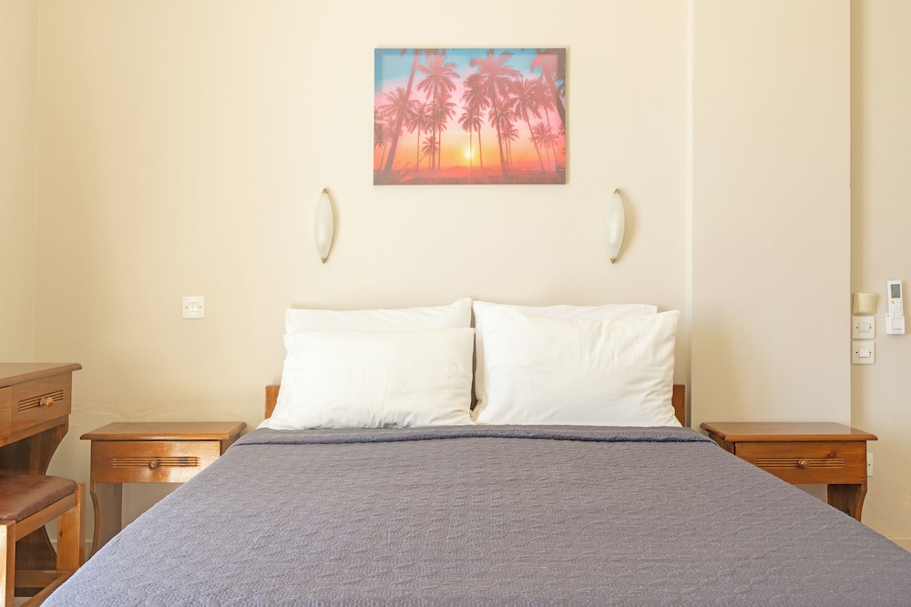 Oskars Studios & Apartments — Hotel rooms in Lassi, Ionian Islands