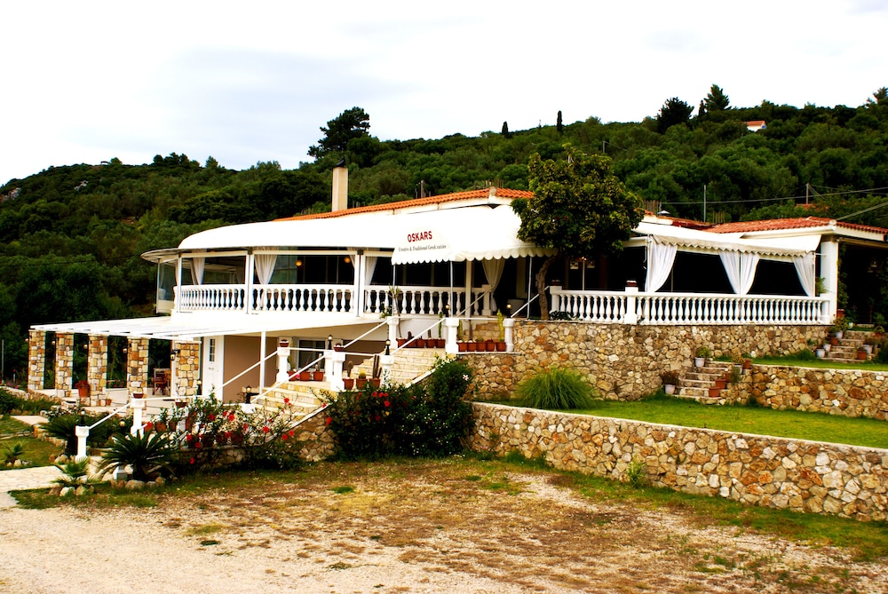 Oskars Studios & Apartments — Restaurant & bars in Lassi, Ionian Islands