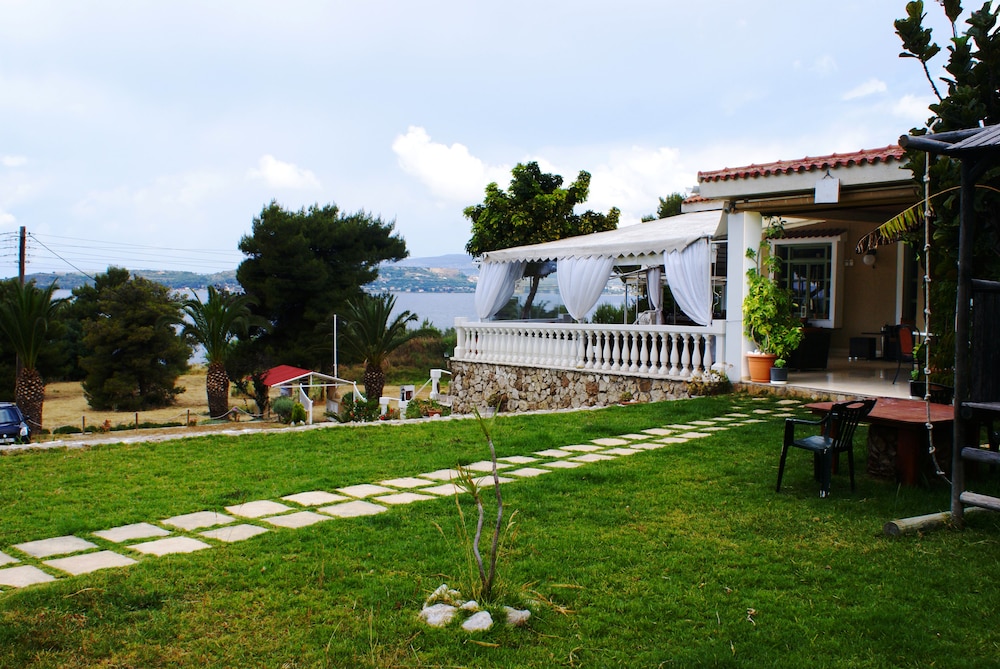 Oskars Studios & Apartments — Hotel building in Lassi, Ionian Islands