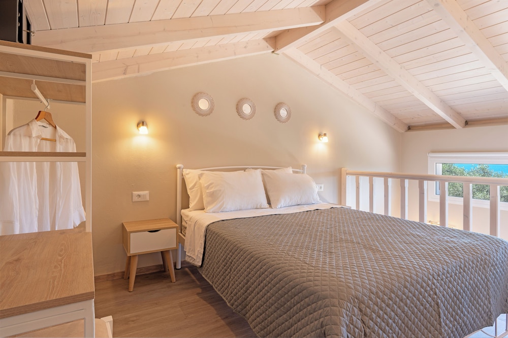 Oskars Studios & Apartments — Hotel rooms in Lassi, Ionian Islands