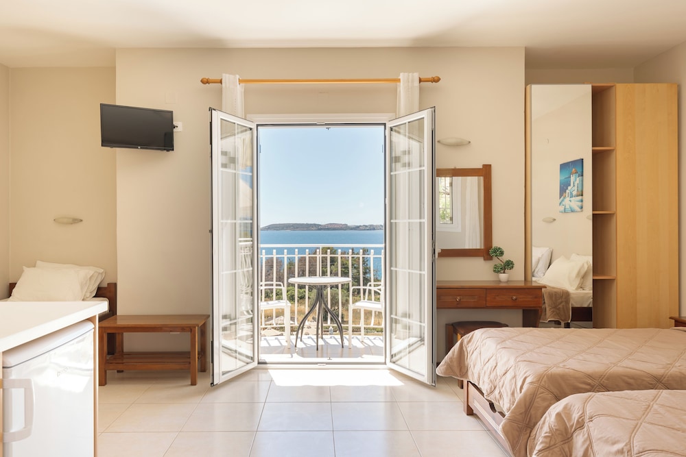 Oskars Studios & Apartments — Hotel rooms in Lassi, Ionian Islands