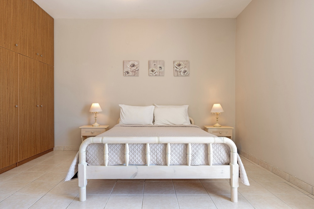 Oskars Studios & Apartments — Hotel rooms in Lassi, Ionian Islands
