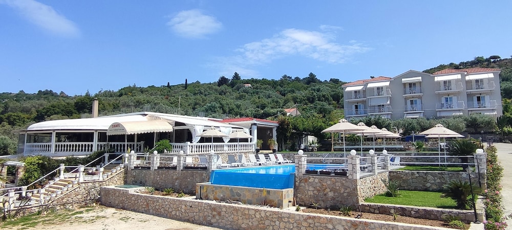 Oskars Studios & Apartments — Swimming pool in Lassi, Ionian Islands