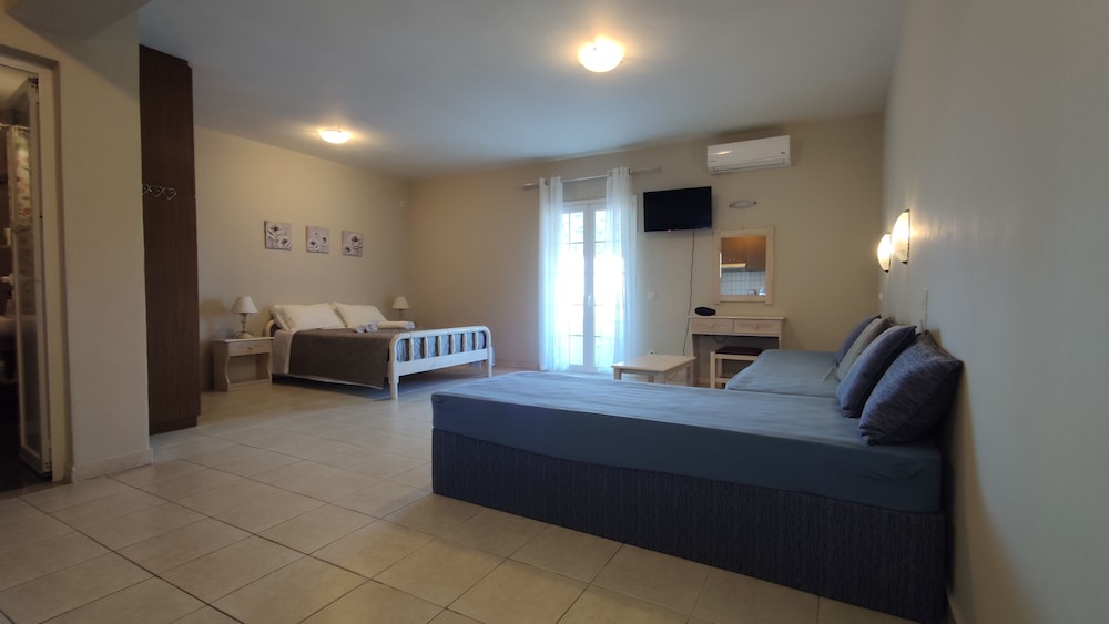 Oskars Studios & Apartments — Hotel rooms in Lassi, Ionian Islands