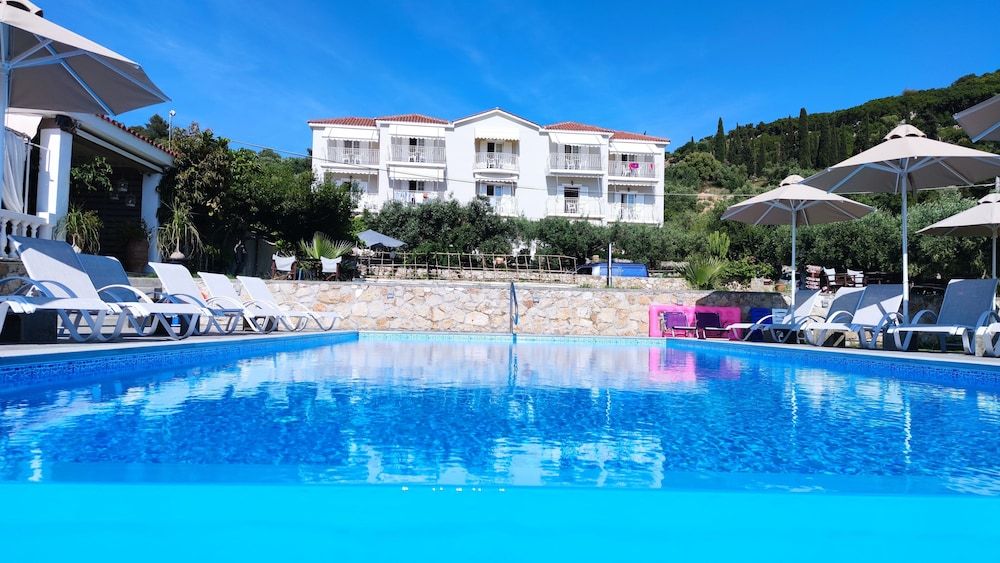 Oskars Studios & Apartments image
