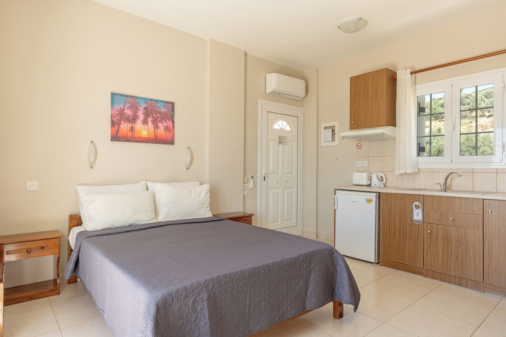 Oskars Studios & Apartments — Hotel rooms in Lassi, Ionian Islands