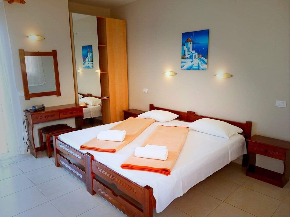 Oskars Studios & Apartments — Hotel rooms in Lassi, Ionian Islands