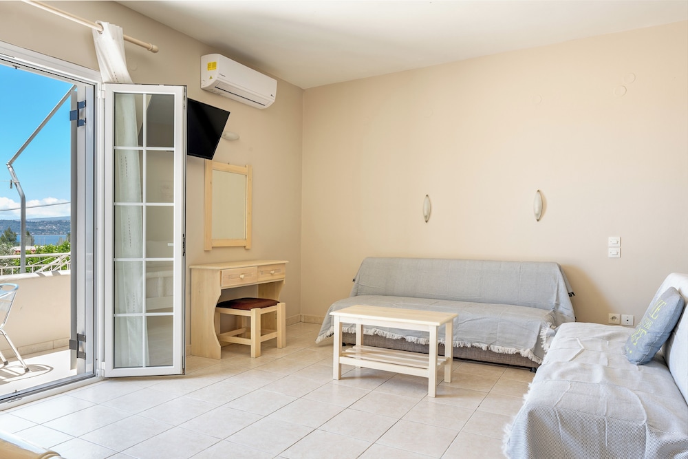 Oskars Studios & Apartments — Hotel rooms in Lassi, Ionian Islands