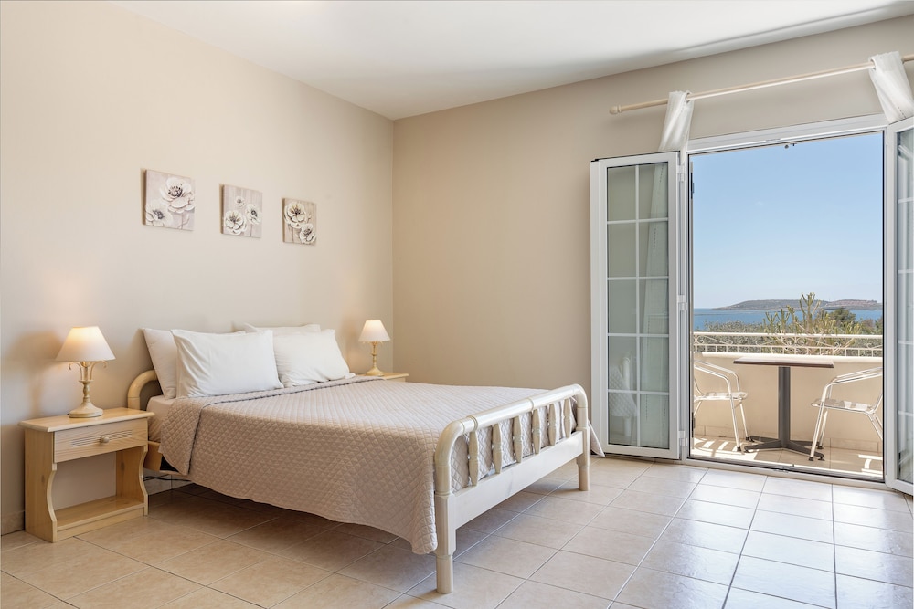 Oskars Studios & Apartments — Hotel rooms in Lassi, Ionian Islands