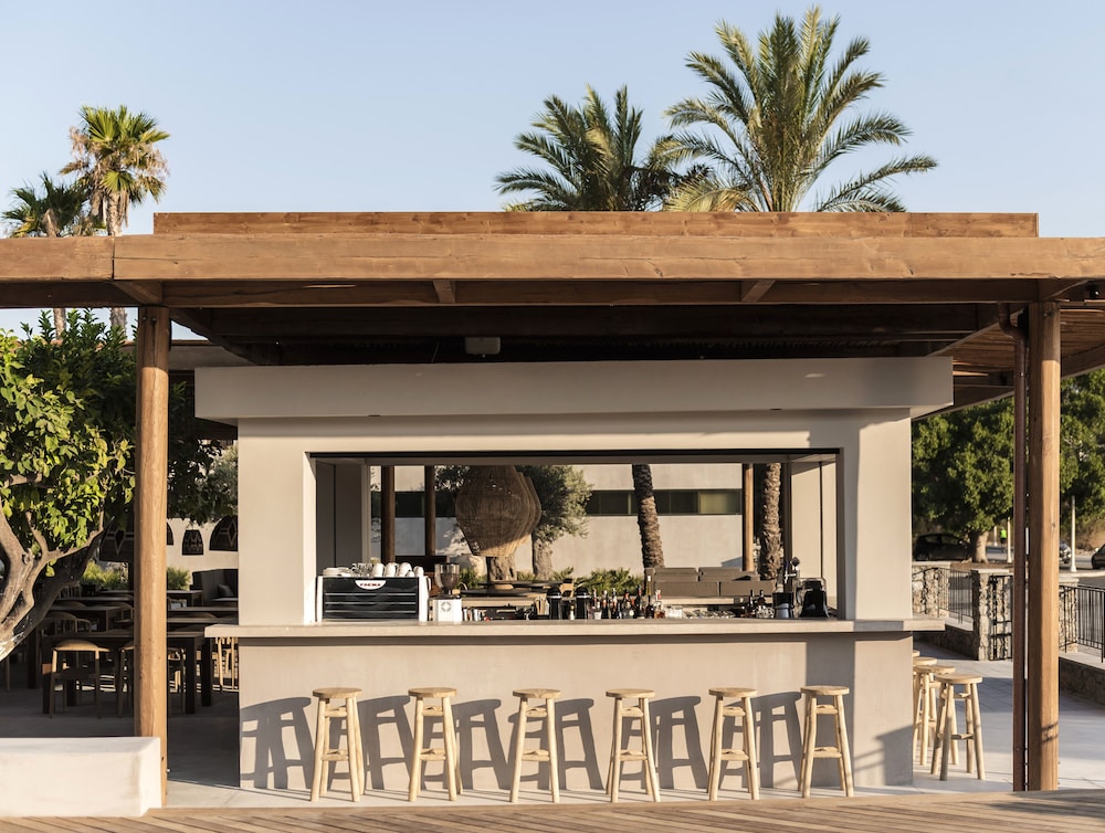Lindos Aqua Terra — Restaurant & bars in Lindos, South Aegean