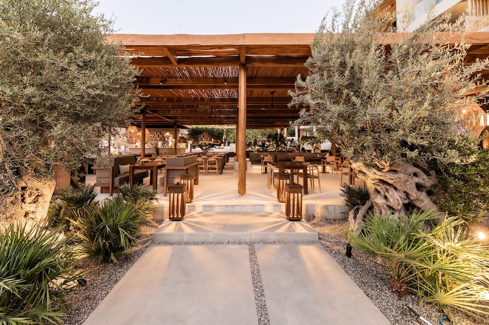 Lindos Aqua Terra — Restaurant & bars in Lindos, South Aegean