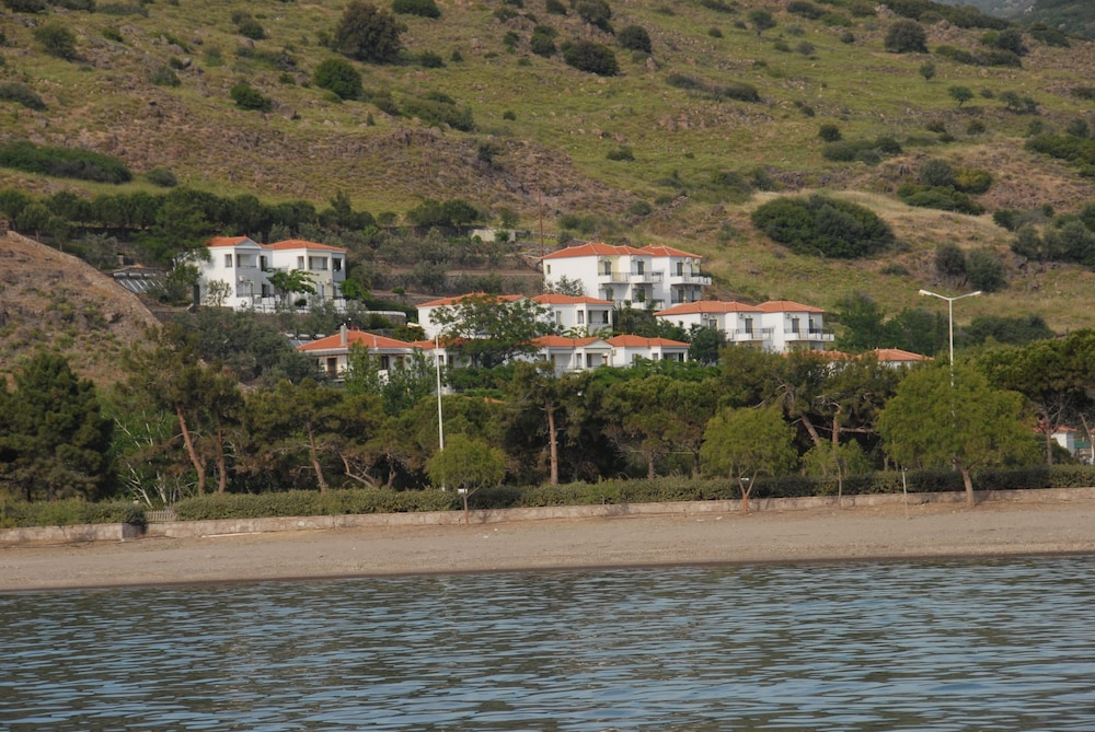 Panorama Hotel — Hotel building in Lesvos Island