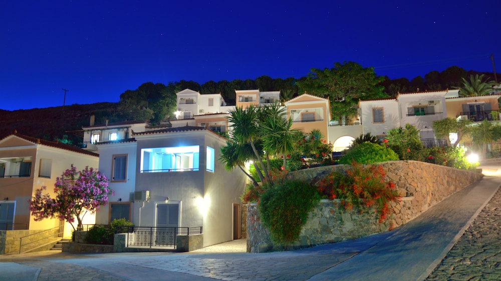 Panorama Hotel — Hotel building in Lesvos Island