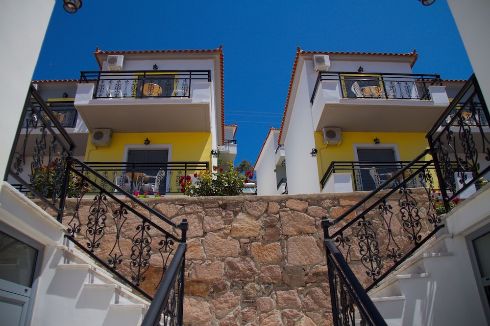 Panorama Hotel — Hotel building in Lesvos Island