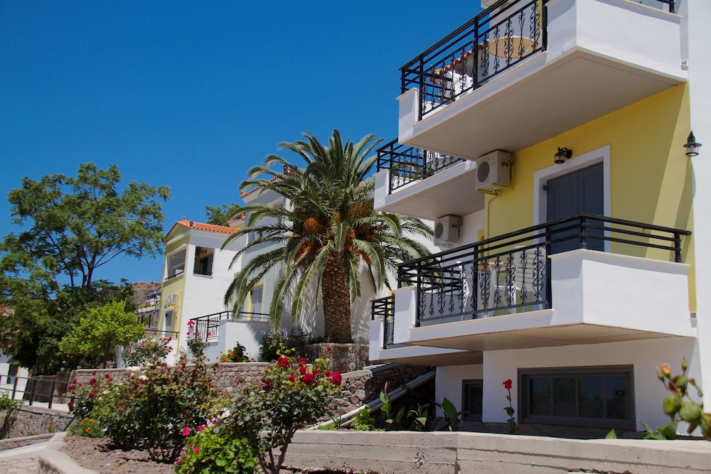 Panorama Hotel — Hotel building in Lesvos Island