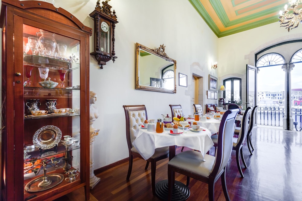Casa Leone Hotel — Restaurant & bars in Chania