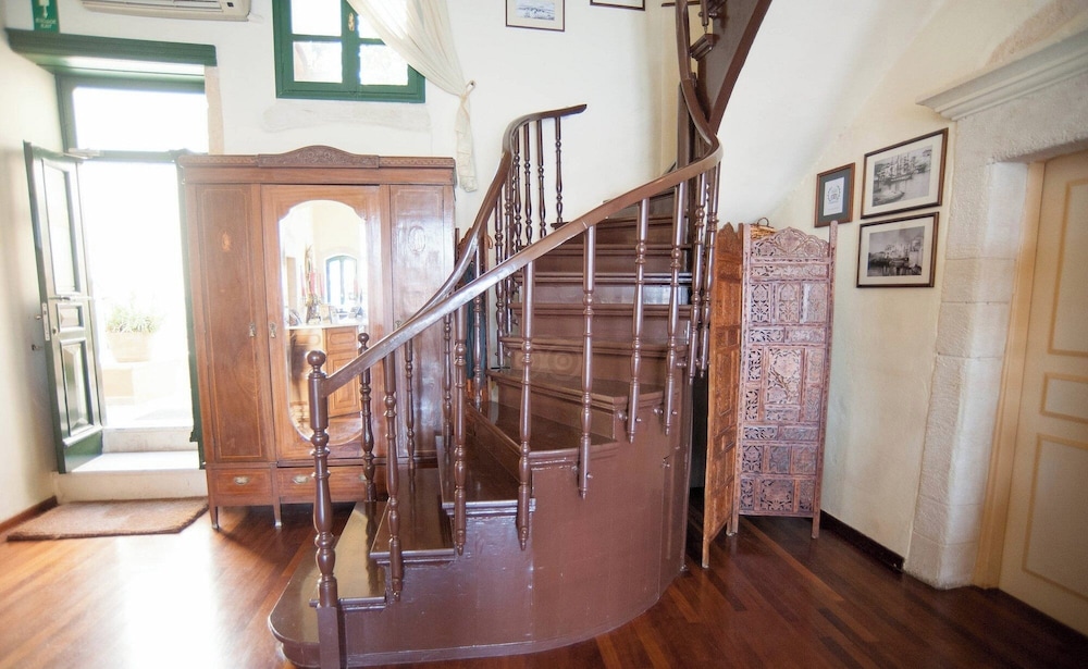 Casa Leone Hotel — Hotel building in Chania