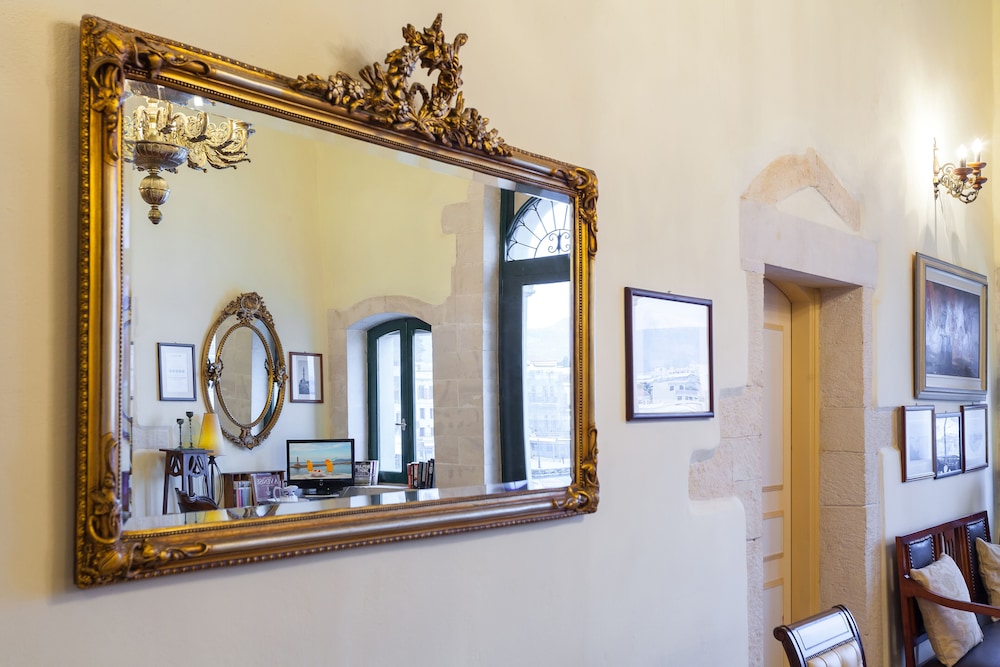 Casa Leone Hotel — Hotel rooms in Chania
