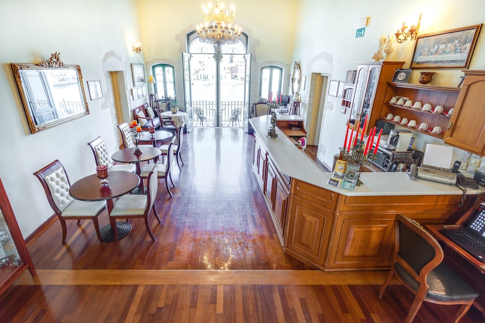 Casa Leone Hotel — Restaurant & bars in Chania