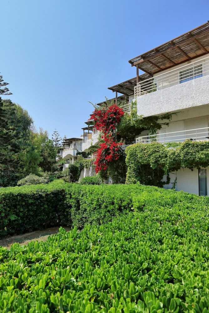 Apollonia Beach Resort & Spa — Hotel building in Gazi