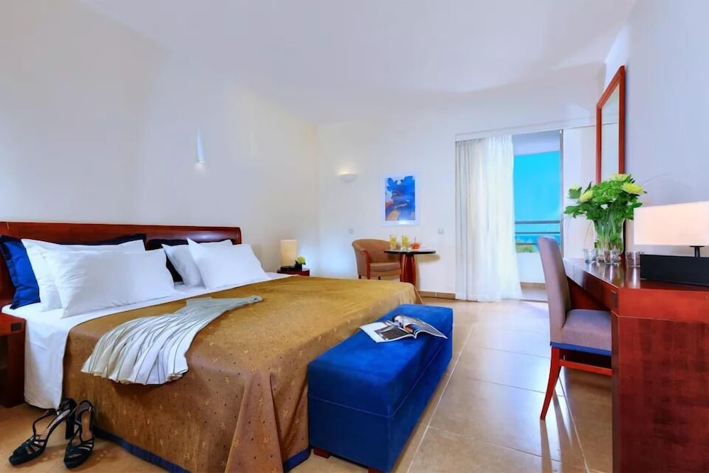 Apollonia Beach Resort & Spa — Hotel rooms in Gazi