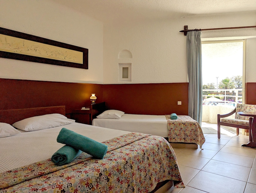 Apollonia Beach Resort & Spa — Hotel rooms in Gazi