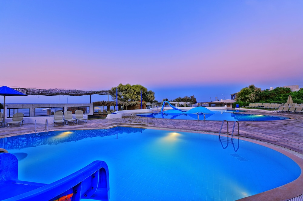 Apollonia Beach Resort & Spa — Swimming pool in Gazi