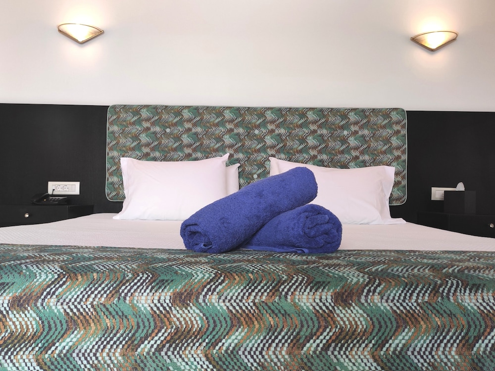 Apollonia Beach Resort & Spa — Hotel rooms in Gazi