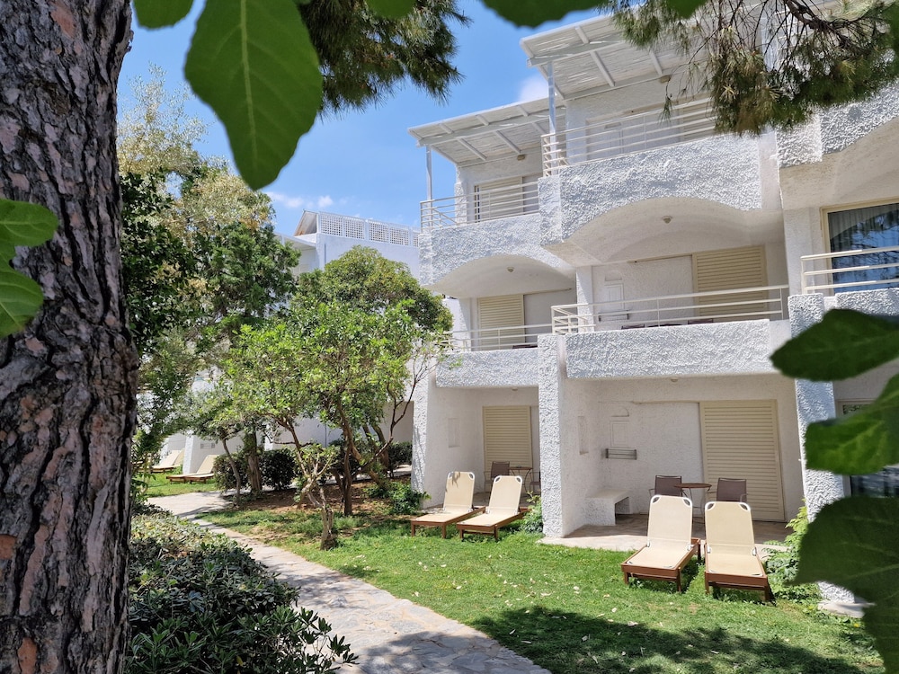 Apollonia Beach Resort & Spa — Hotel building in Gazi
