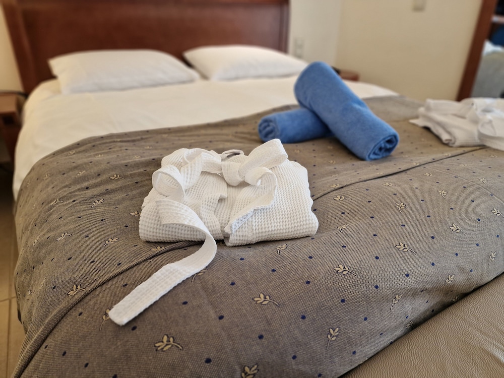 Apollonia Beach Resort & Spa — Hotel rooms in Gazi