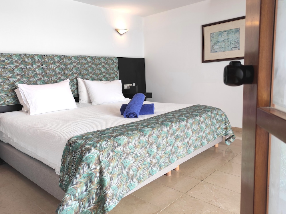 Apollonia Beach Resort & Spa — Hotel rooms in Gazi