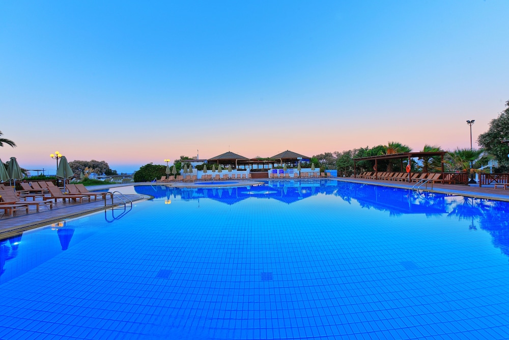 Apollonia Beach Resort & Spa — Swimming pool in Gazi