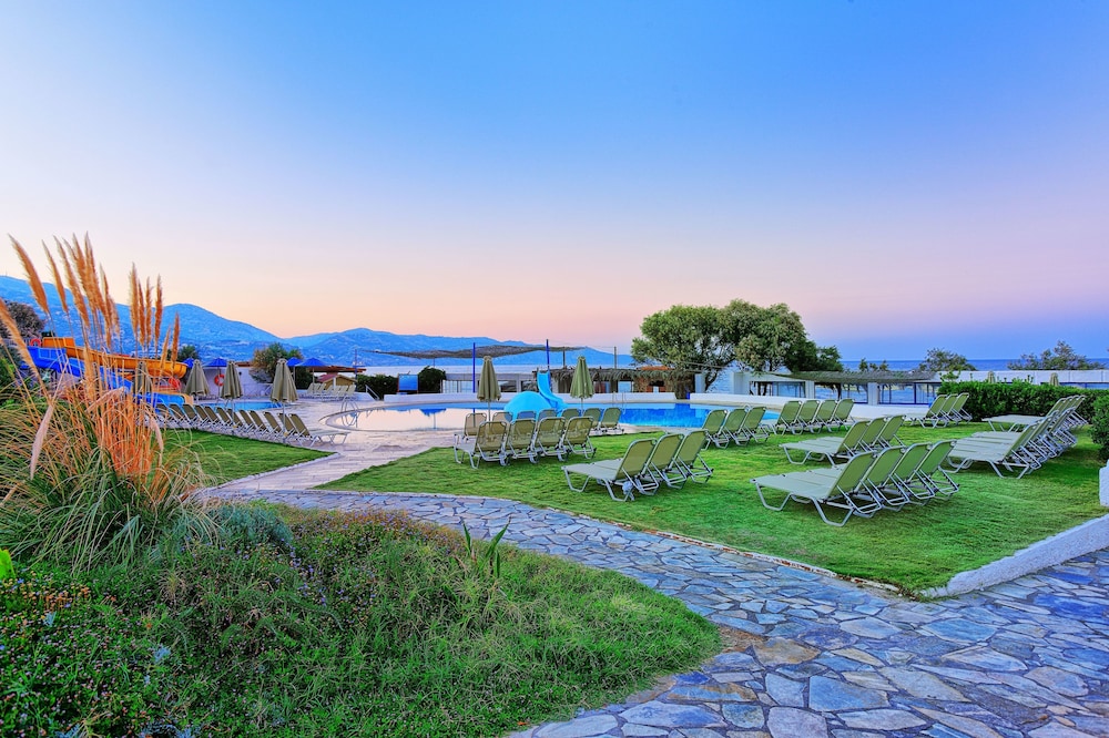 Apollonia Beach Resort & Spa — Swimming pool in Gazi
