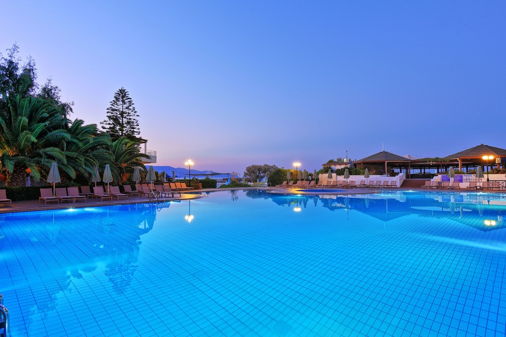 Apollonia Beach Resort & Spa — Swimming pool in Gazi
