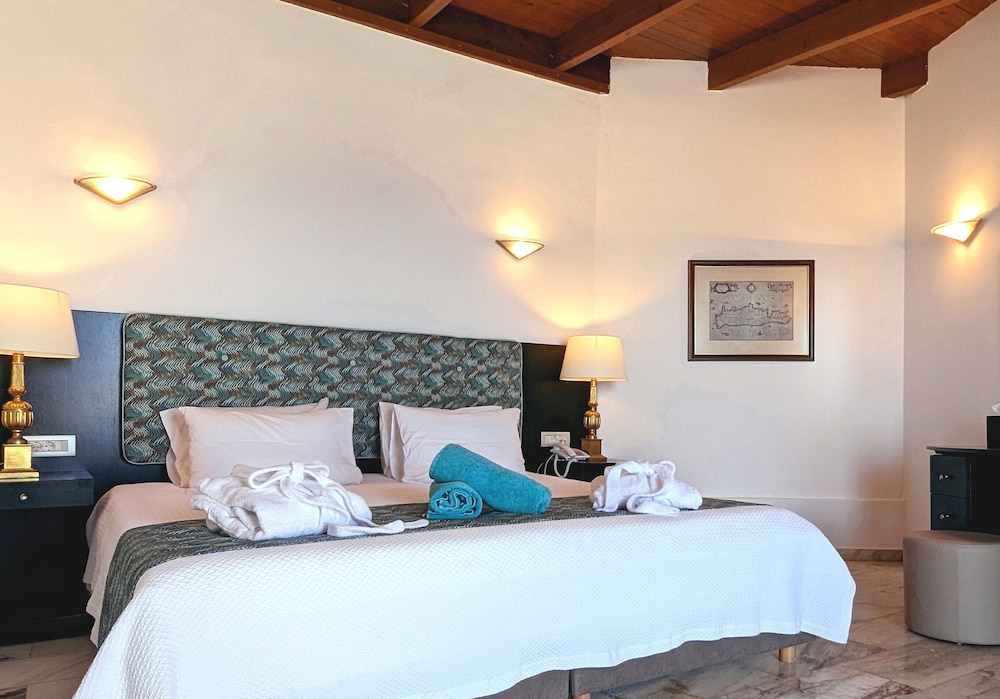 Apollonia Beach Resort & Spa — Hotel rooms in Gazi