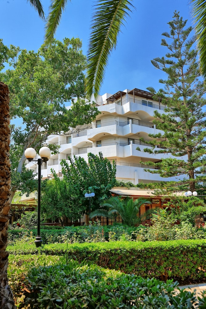 Apollonia Beach Resort & Spa — Hotel building in Gazi