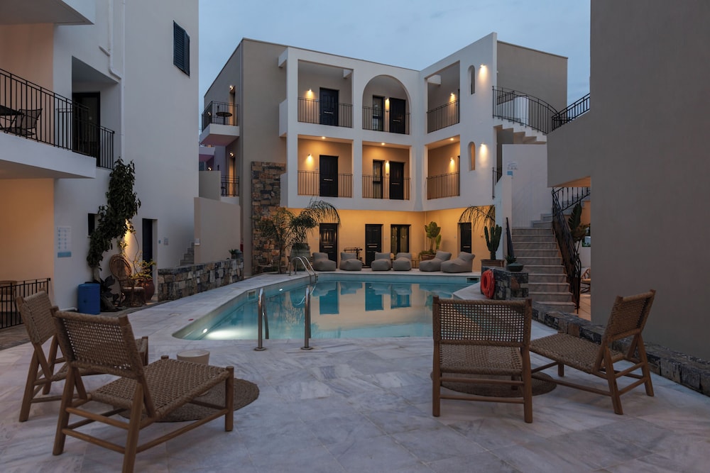 Nami Hotel & Suites — Swimming pool in Stalida
