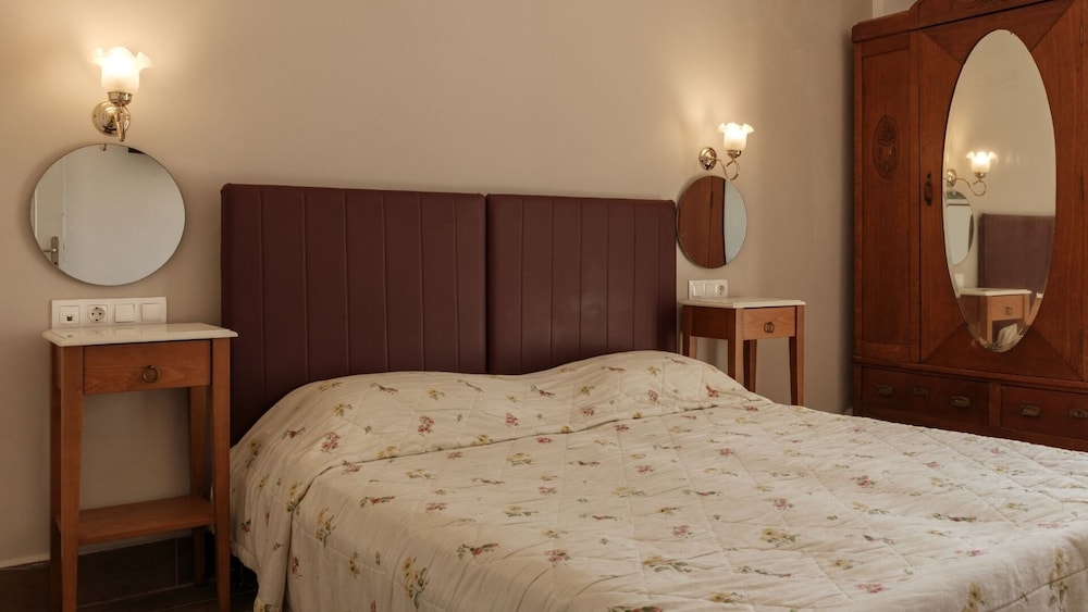 Nami Hotel & Suites — Hotel rooms in Stalida